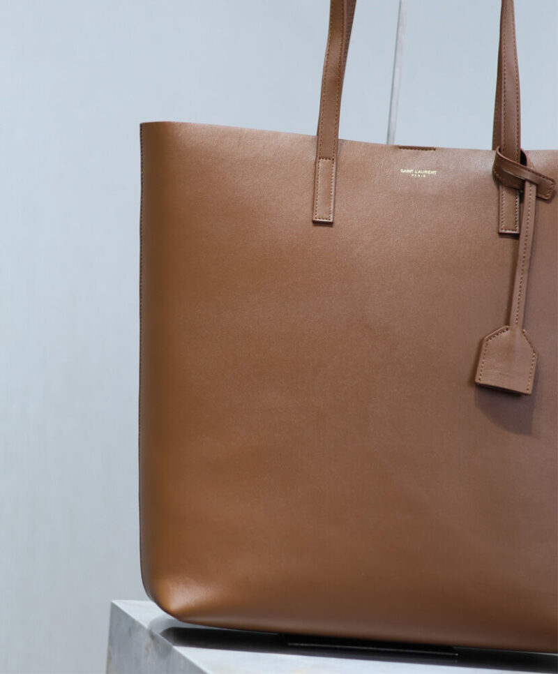 Saint Laurent Shopping Saint Laurent In Leather